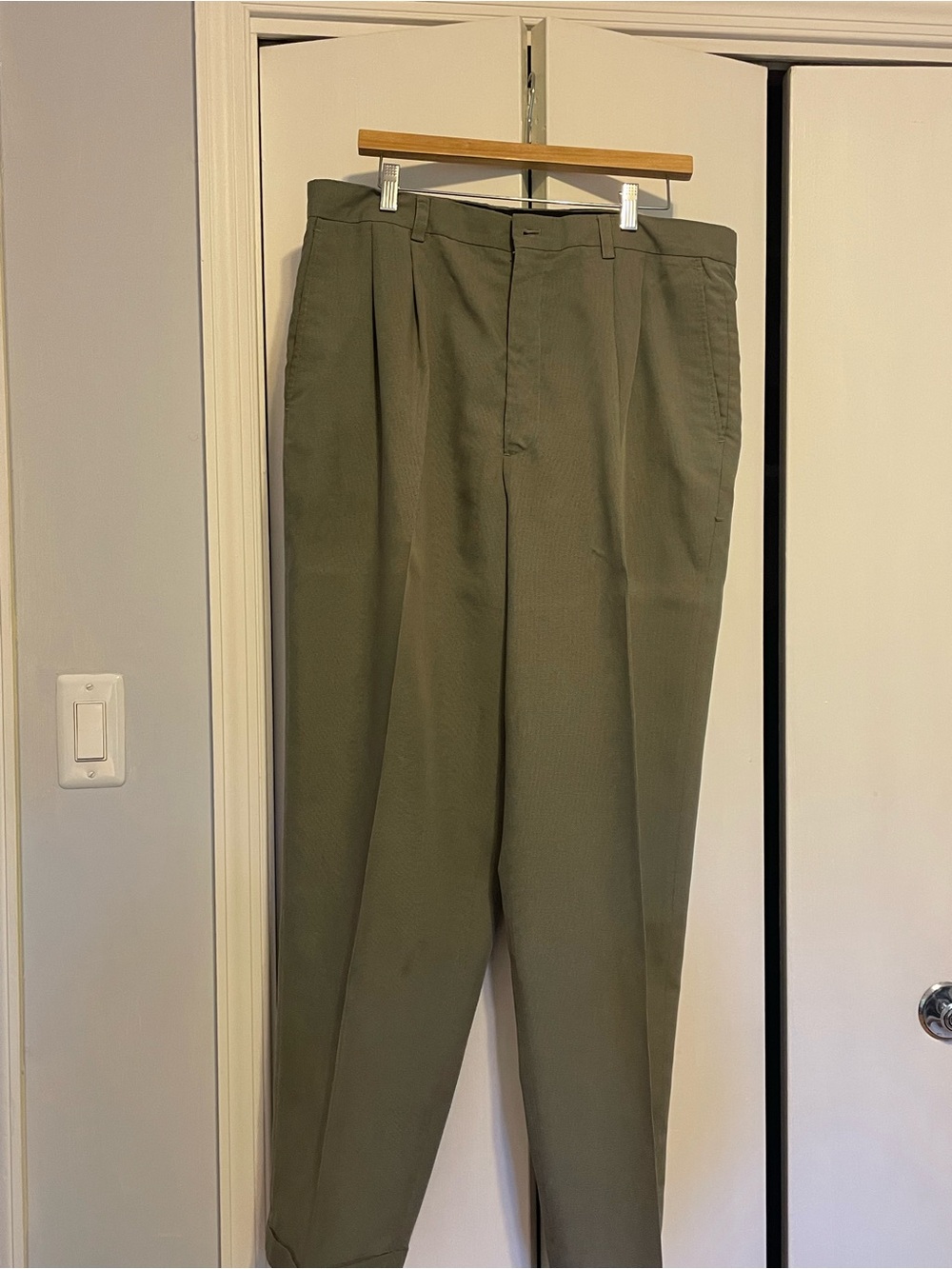 Liz Claiborne Men's Pleated Dress Pants